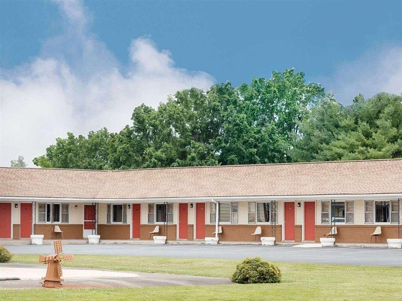 Budget Inn Mifflintown Экстерьер фото